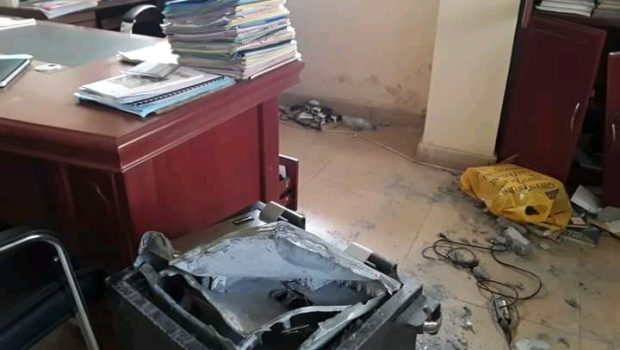 Cambriolage au siège du journal « Affiches Guinéennes »: l’argent, documents et ordinateurs emportés par des inconus