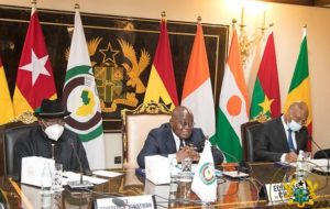 La Cédéao adopte des sanctions « très dures » contre la junte au pouvoir au Mali