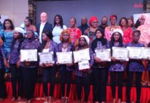 ONG les Icônes: Remise d’équipements aux 30 jeunes filles…