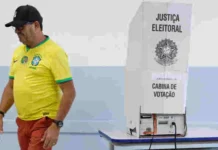 Un Brésil divisé vote pour élire son nouveau président après une campagne sous tension