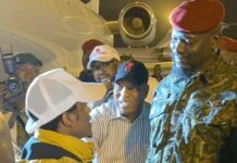 Guinée: la première vague de guinéens venus de Tunisie accueillie par le colonel Doumbouya