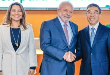 Brésil: à Shanghai, le président Lula rend visite au groupe Huawei