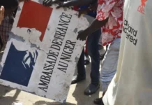 Niger: l’ambassade de France visée par des manifestants, Paris réagit avec fermeté