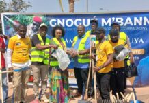 Tournoi d’assainissement dans la ville de Kaloum: l’ONG Nouvelle Vision pour le Progrès procède à la remise de kits aux quartiers de Coronthie 1 et 2
