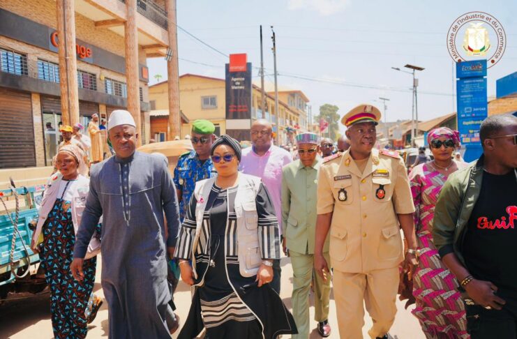 Mamou : La ministre Fatima Camara au marché central pour le contrôle des prix et de la qualité