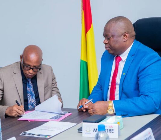 Ministère de la Pêche : Le ministre Fassou Théa signe les contrats de performance 2026 et fixe le cap vers la pisciculture commerciale